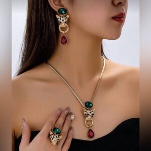 Gorgeous ring, earrings, and ring set